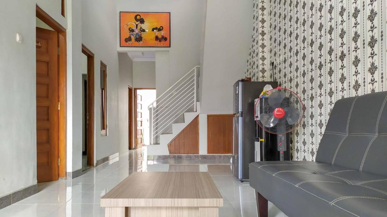 Omah Leren Mitra Reddoorz Near Gembiraloka Zoo Yogyakarta Hotel Екстериор снимка