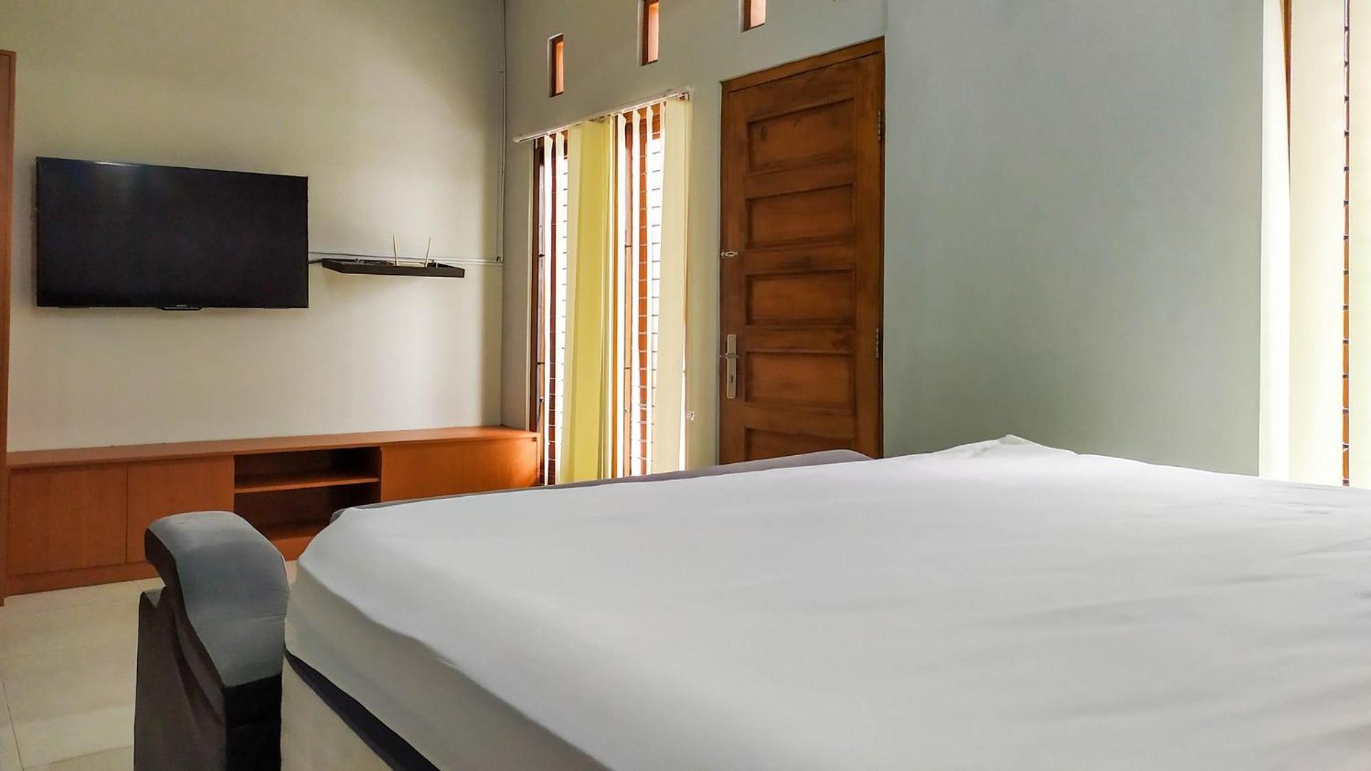 Omah Leren Mitra Reddoorz Near Gembiraloka Zoo Yogyakarta Hotel Екстериор снимка