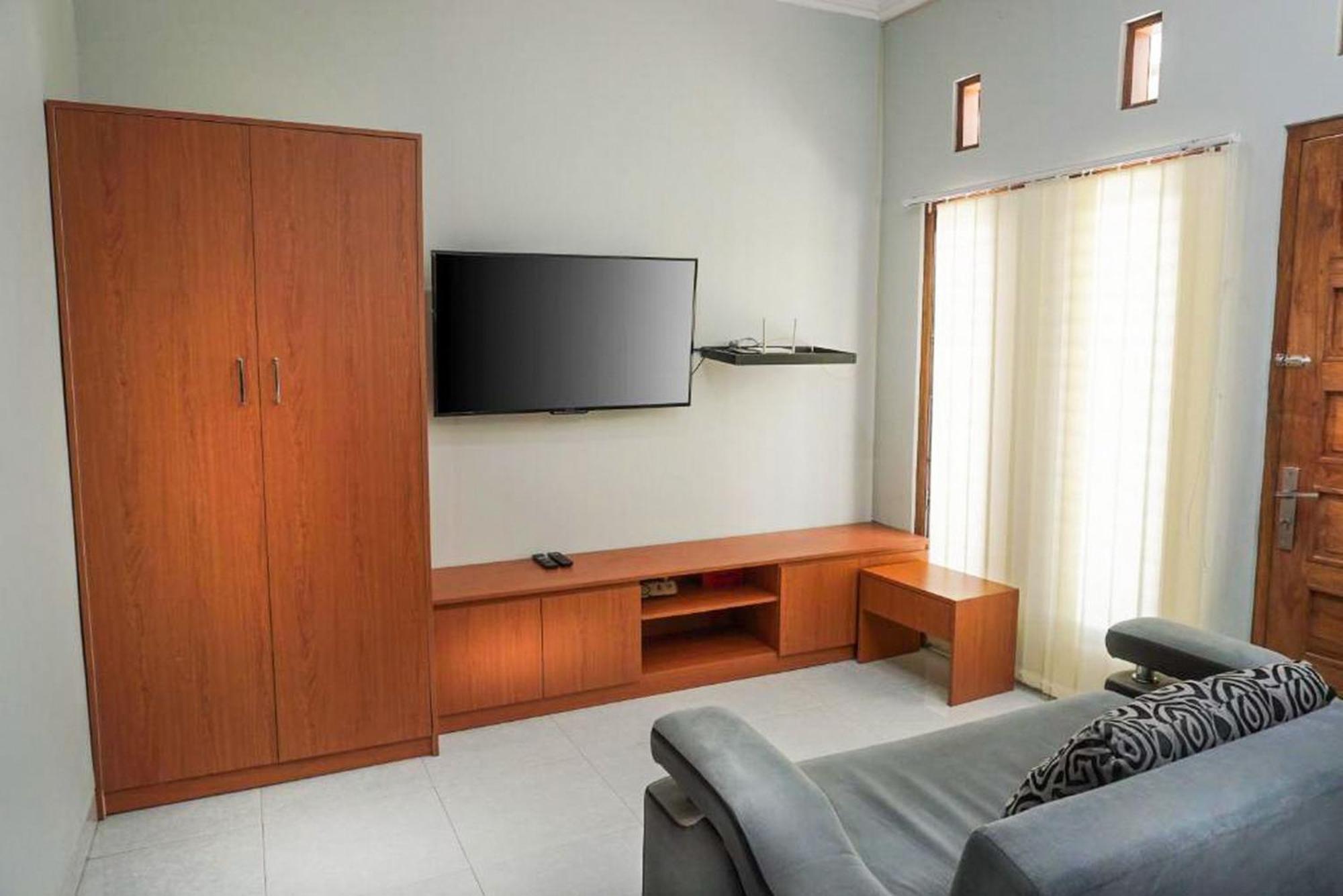 Omah Leren Mitra Reddoorz Near Gembiraloka Zoo Yogyakarta Hotel Екстериор снимка